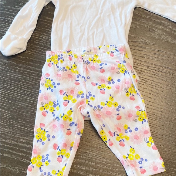 Carter’s Long Sleeve Onesie W/3 Pants, Size NB - Picture 2 of 10